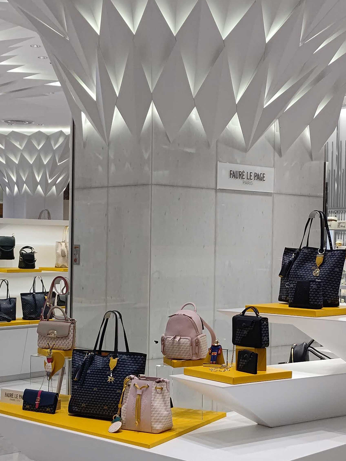 Nihonbashi Mitsukoshi - Tokyo