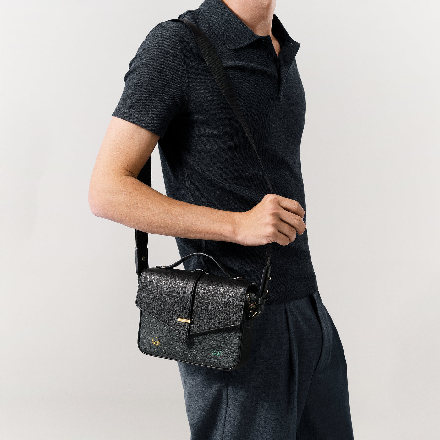 Express 21 Messenger Bag