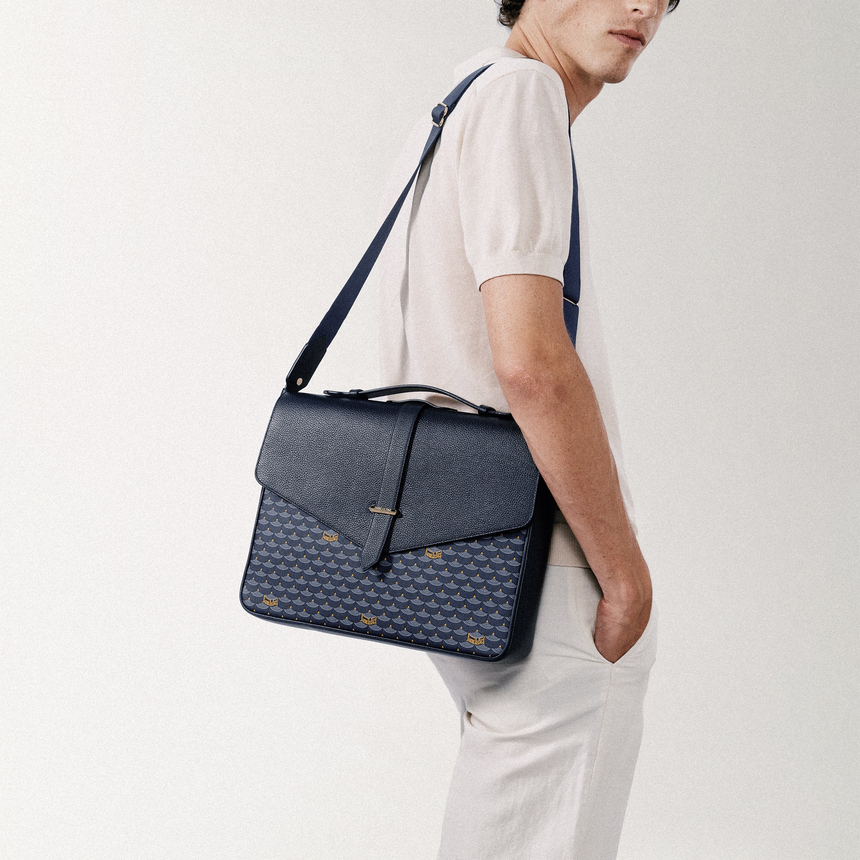 Express 34 Messenger Bag | Fauré Le Page